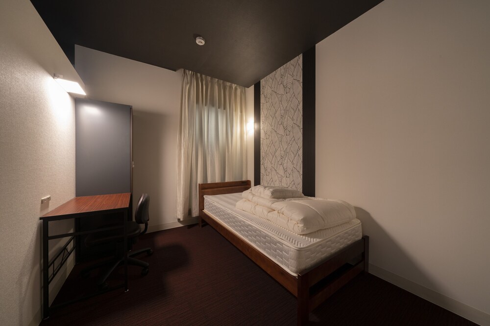 Capsule Hotel J Garden Shin-Osaka