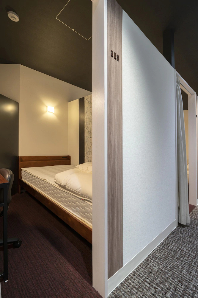 Capsule Hotel J Garden Shin-Osaka