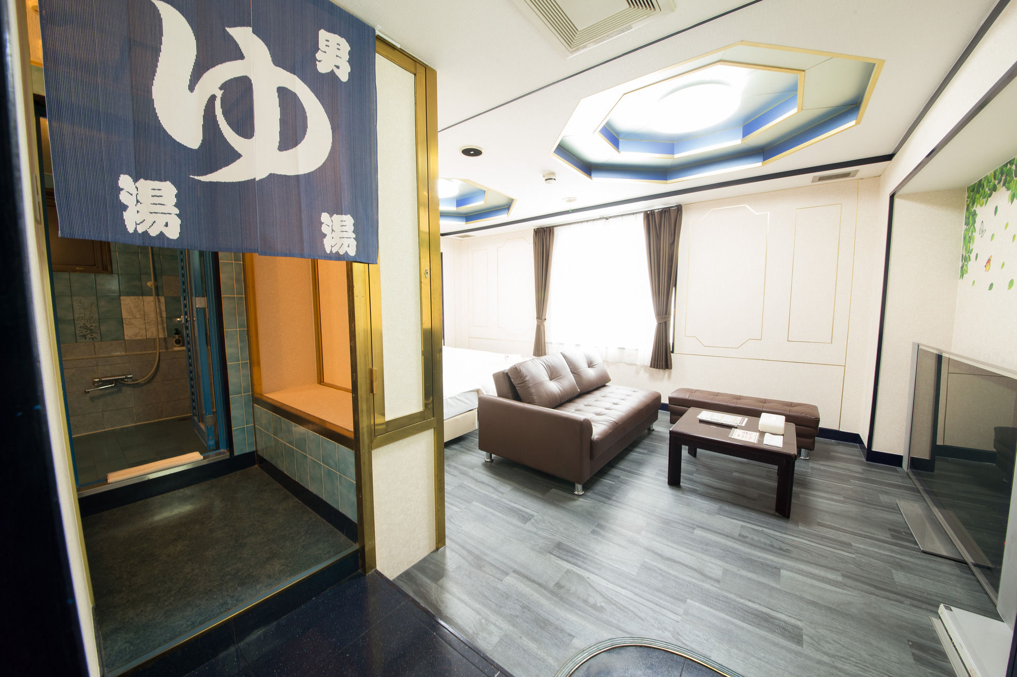 Hotel Candy Hall