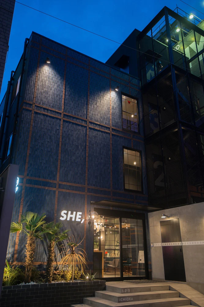 Hotel She