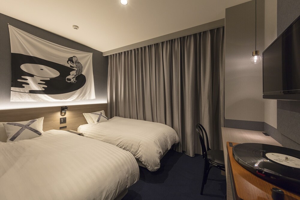 Hotel She