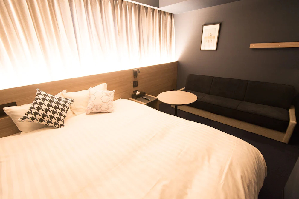 Hotel She