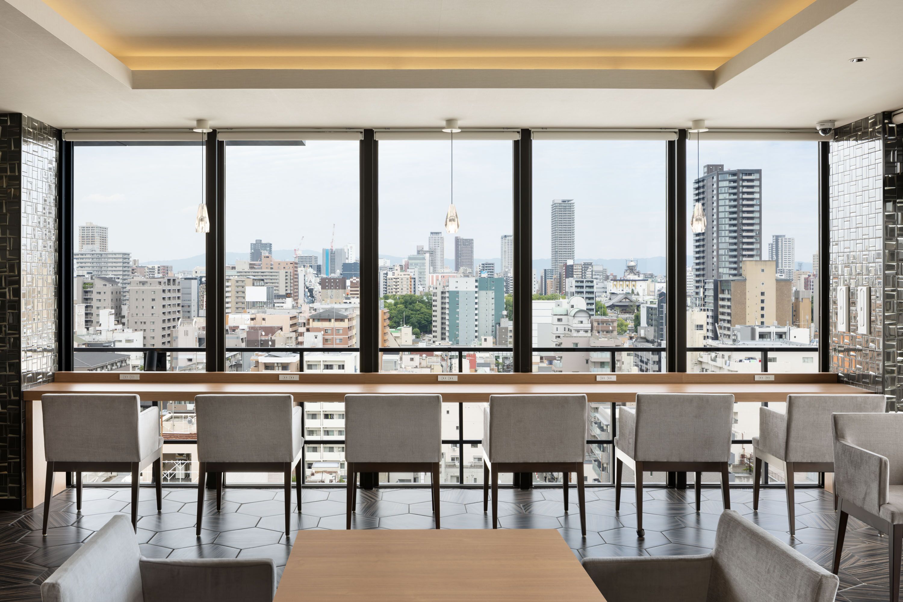 the b Namba-Kuromon