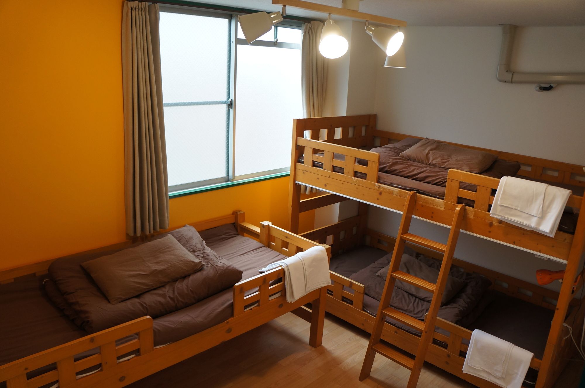 J-Hoppers Osaka Guesthouse
