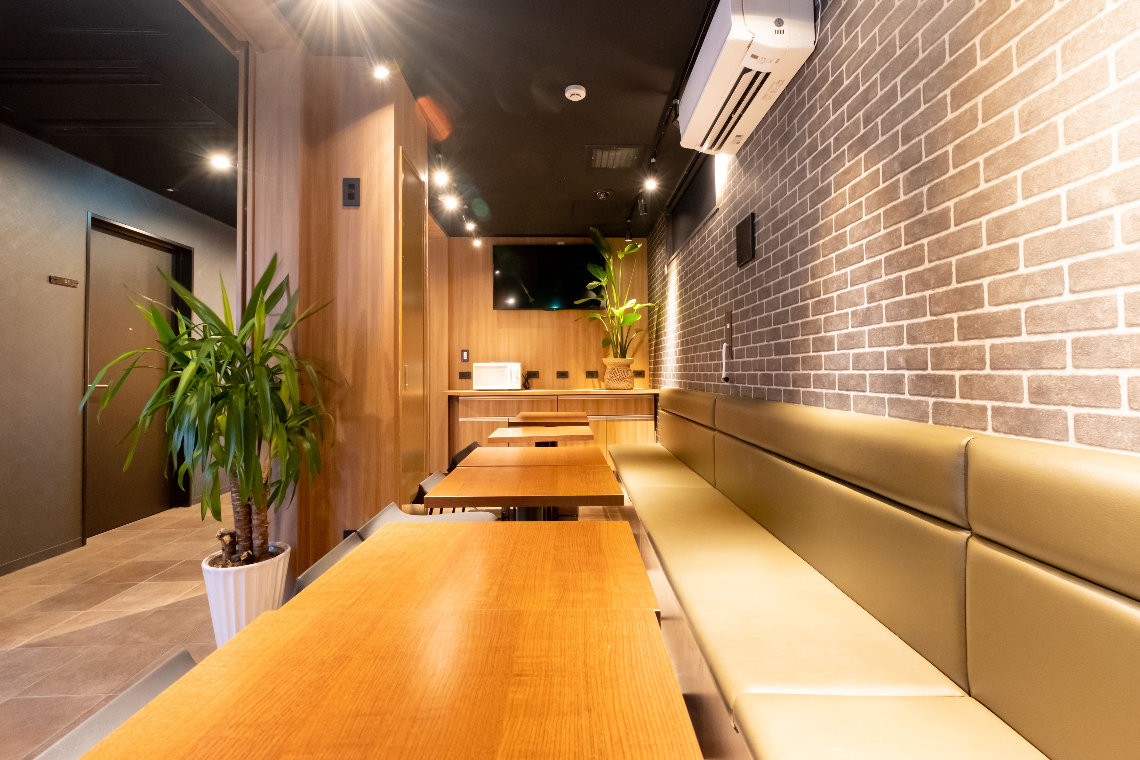 Nipponbashi Crystal Hotel