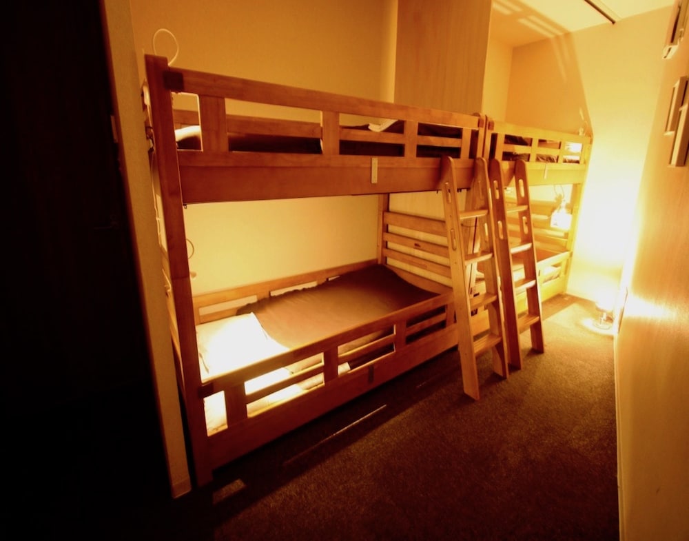 Osaka Guesthouse Nest - Hostel