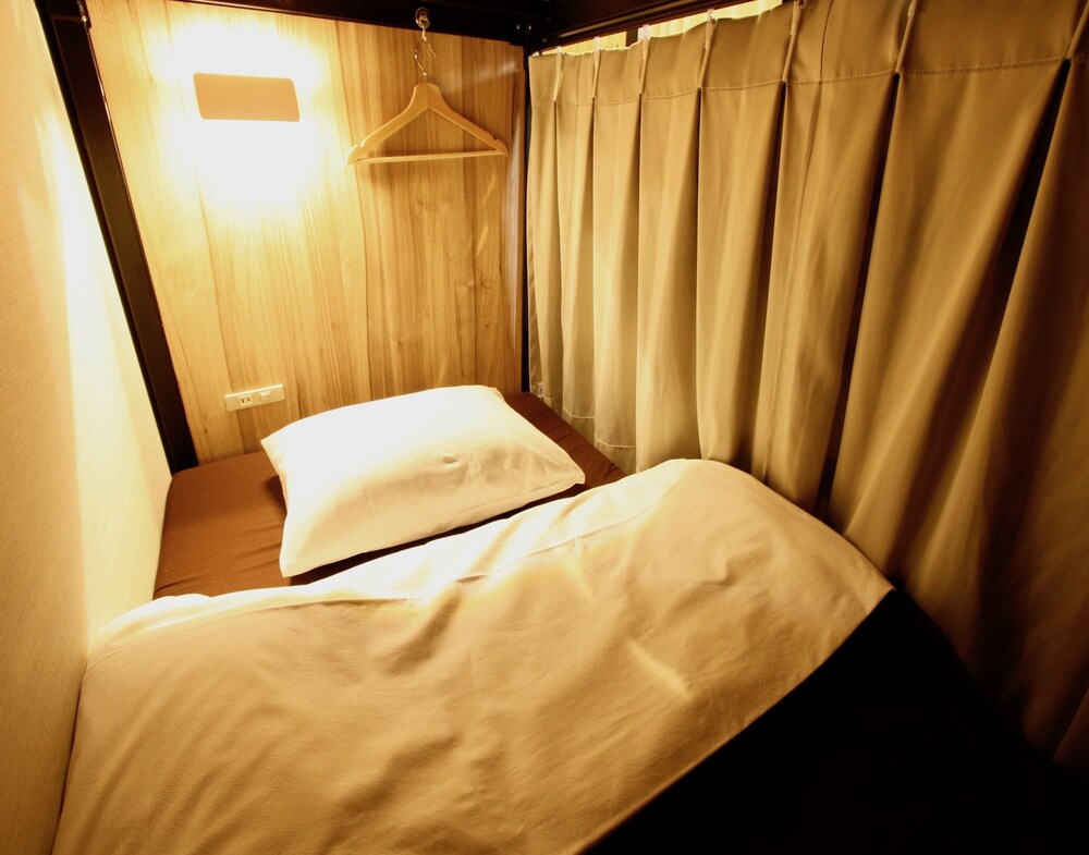 Namba Guesthouse Hive