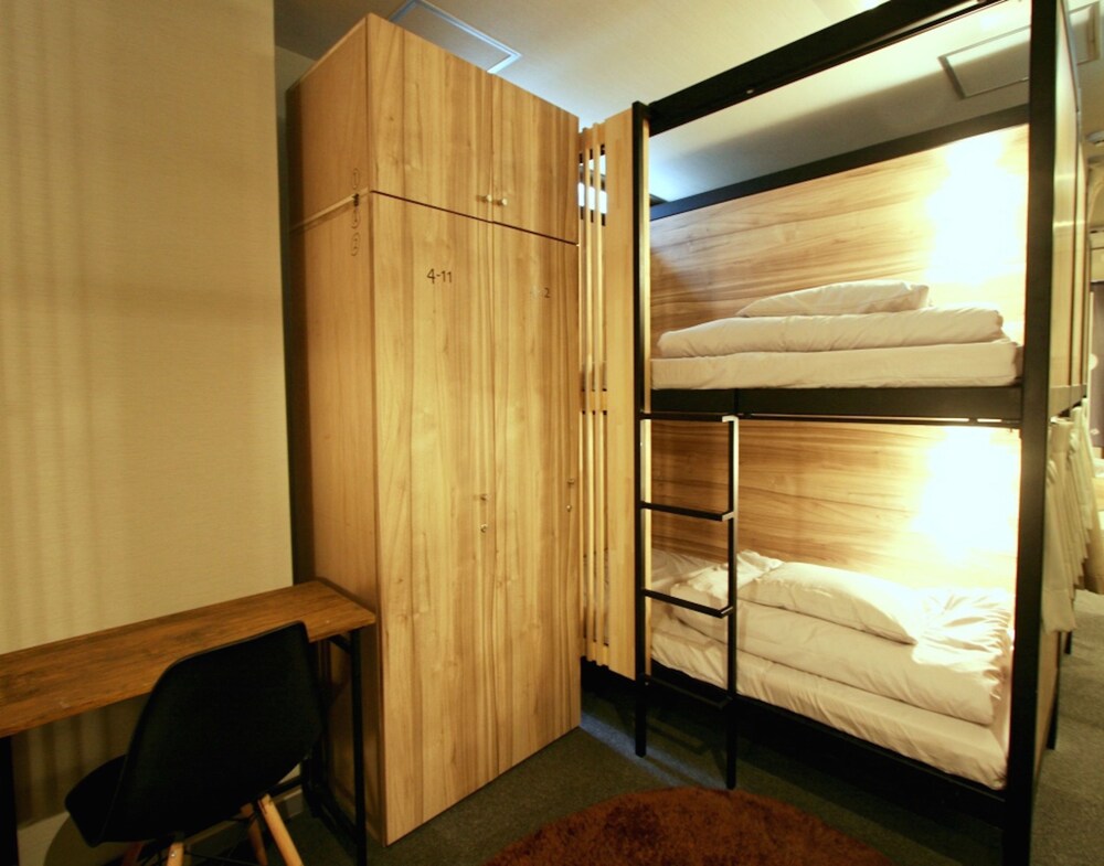 Namba Guesthouse Hive