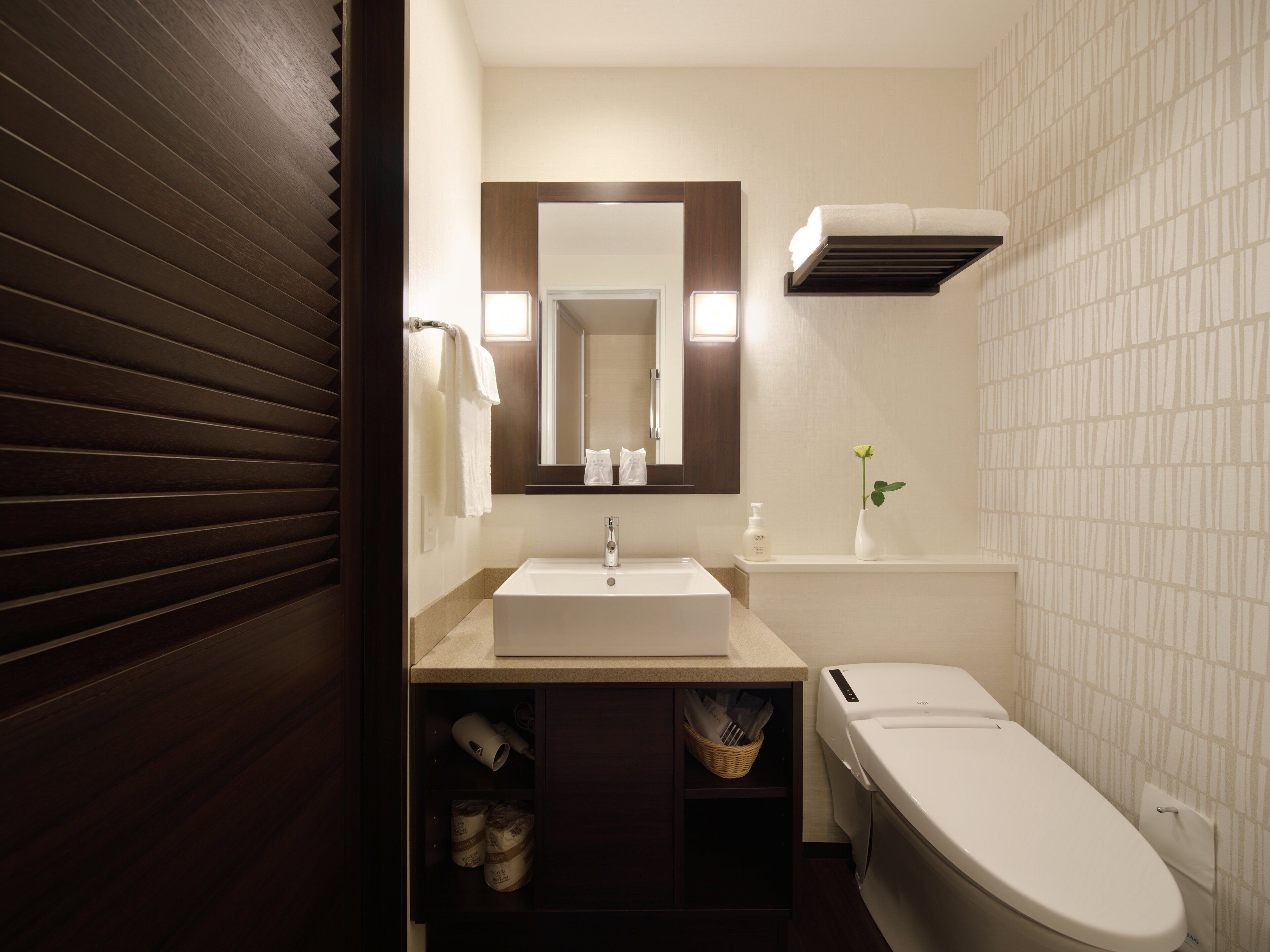 Red Roof Inn & Suites Osaka Namba Nipponbashi