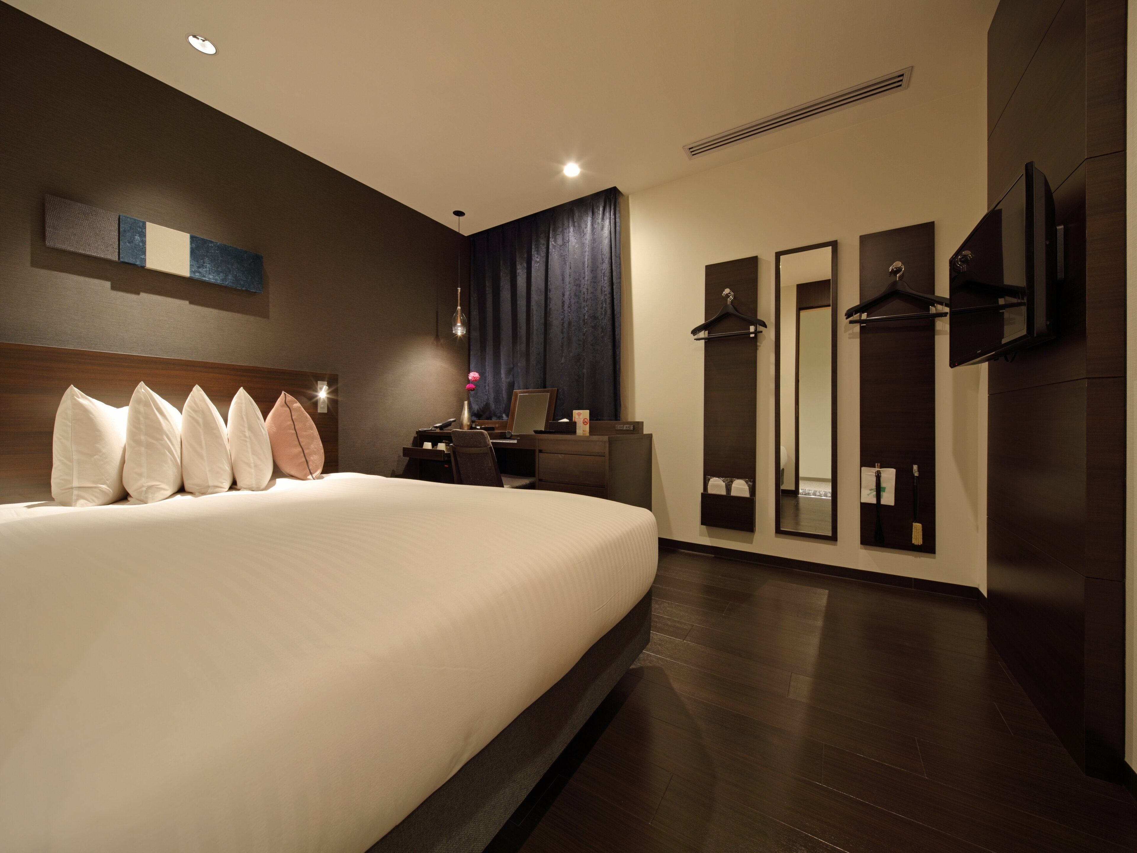 Red Roof Inn & Suites Osaka Namba Nipponbashi