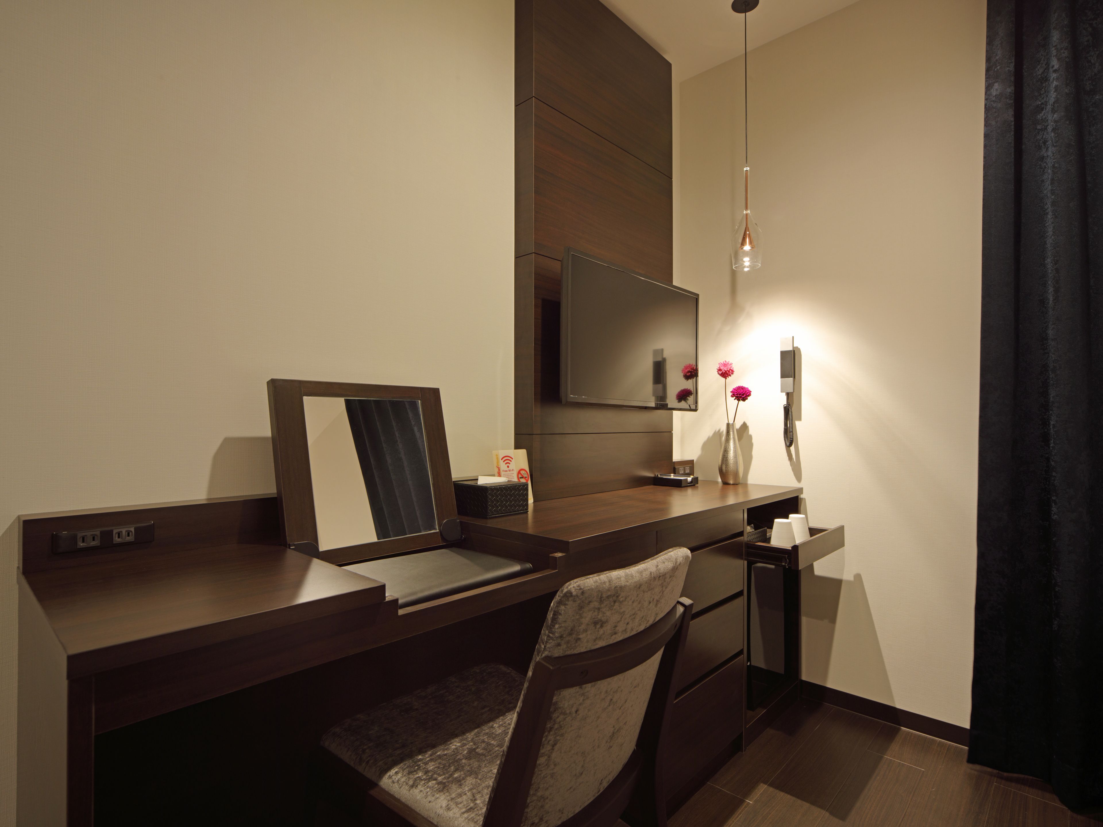 Red Roof Inn & Suites Osaka Namba Nipponbashi
