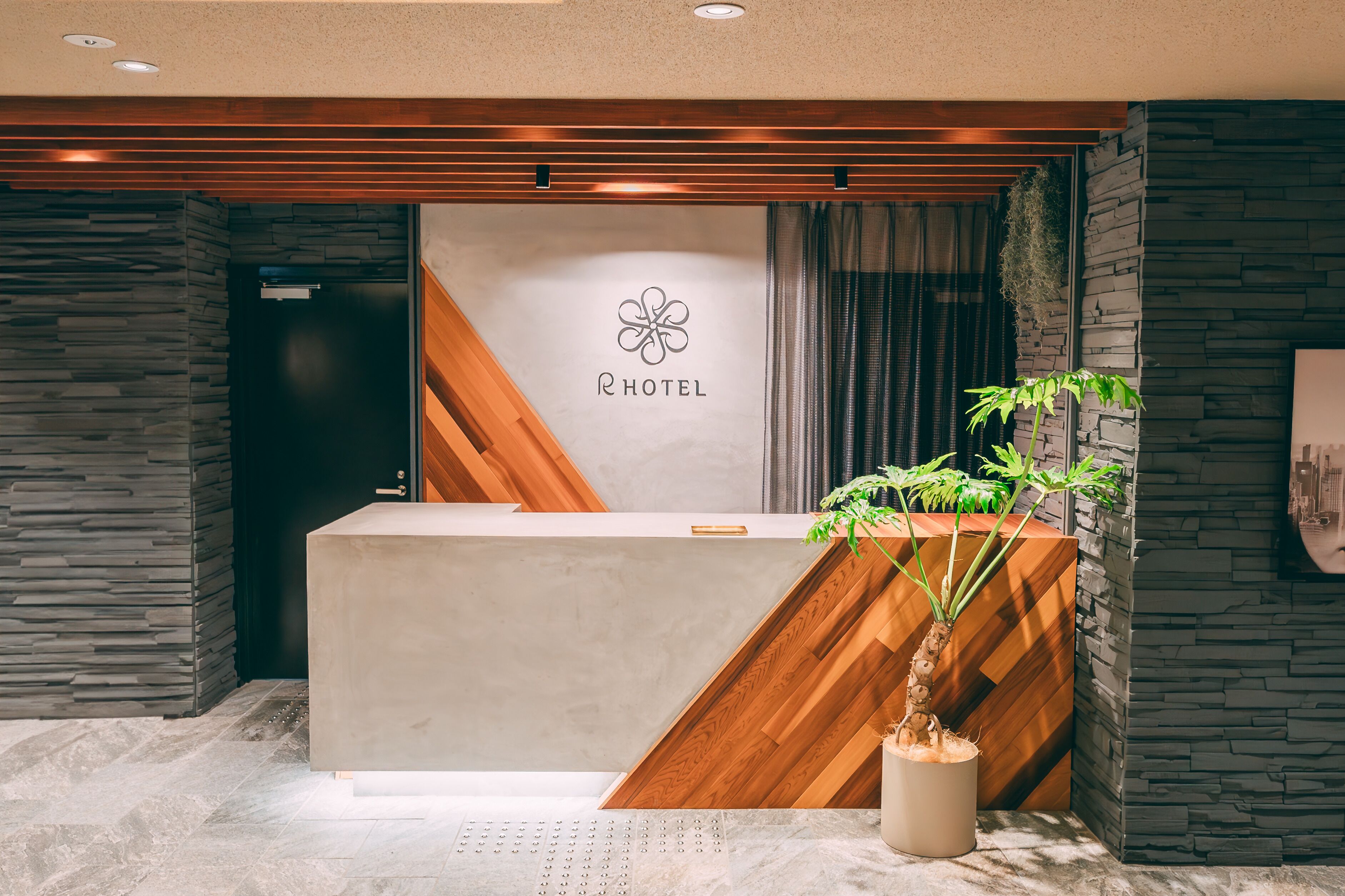 R Hotel Honmachi