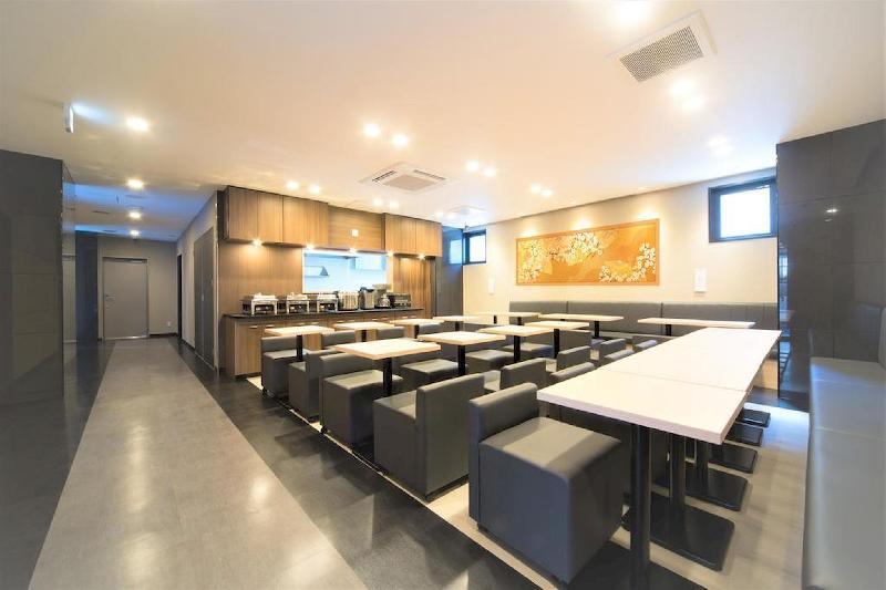 Shinsaibashi Higashi Crystal Hotel