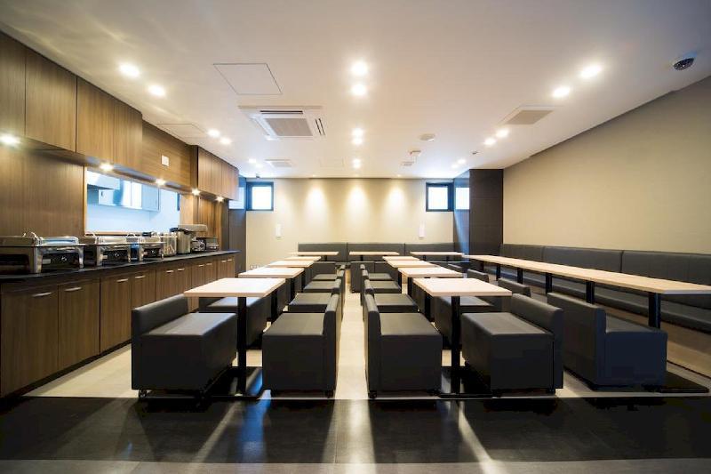 Shinsaibashi Higashi Crystal Hotel