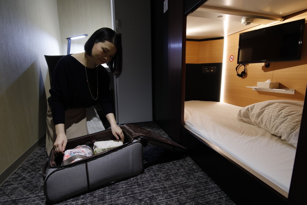 Tama Cabin Osaka Honmachi