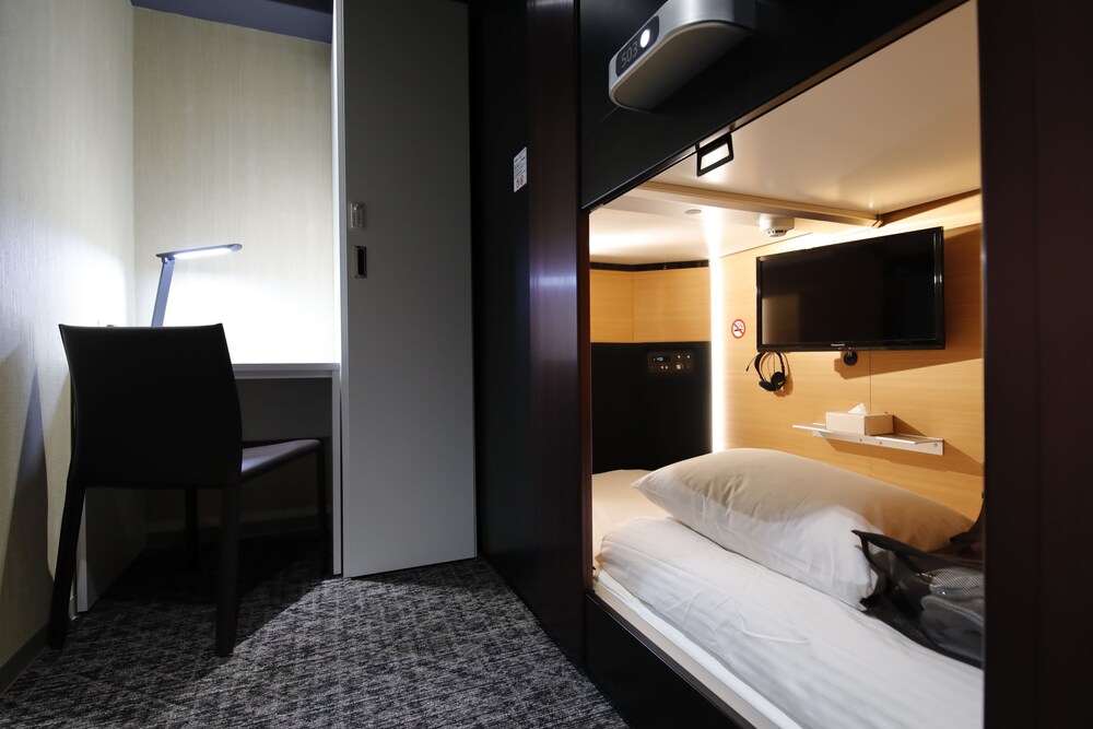 Tama Cabin Osaka Honmachi