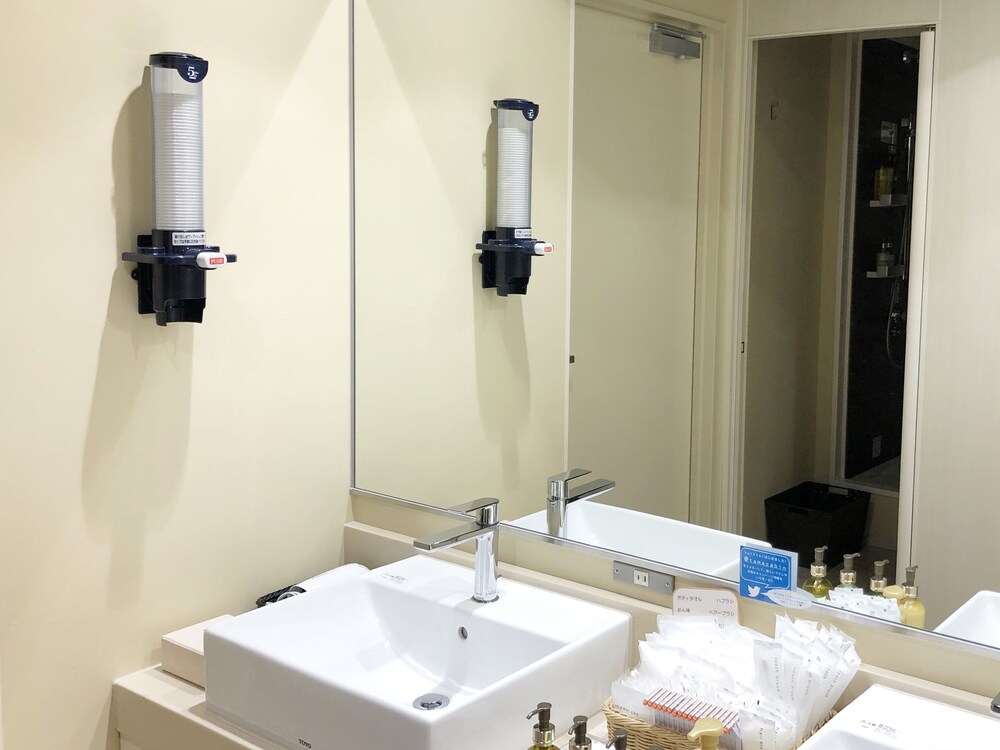Tama Cabin Osaka Honmachi