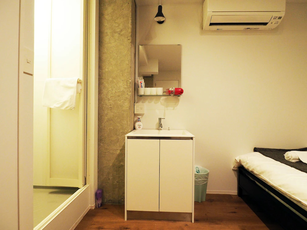 Yeah Room Namba