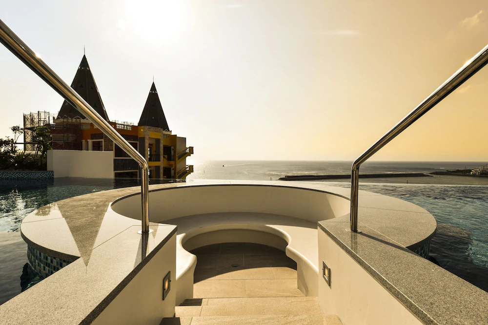 Lequ Okinawa Chatan Spa & Resort