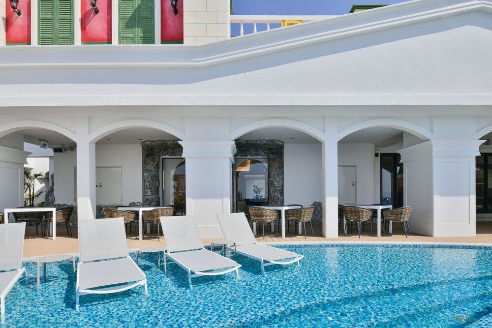Lequ Okinawa Chatan Spa & Resort