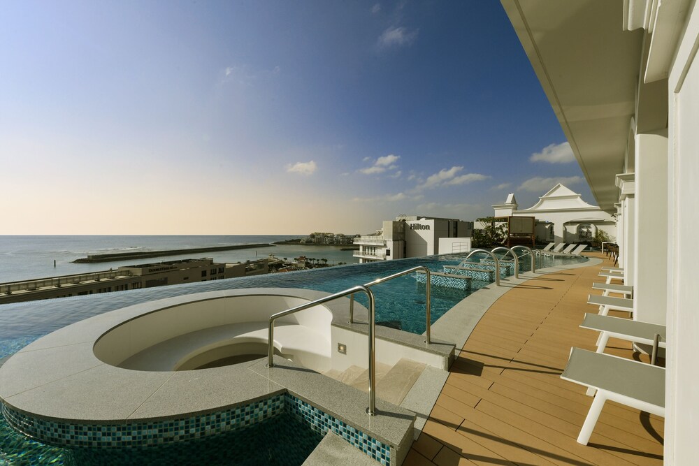 Lequ Okinawa Chatan Spa & Resort