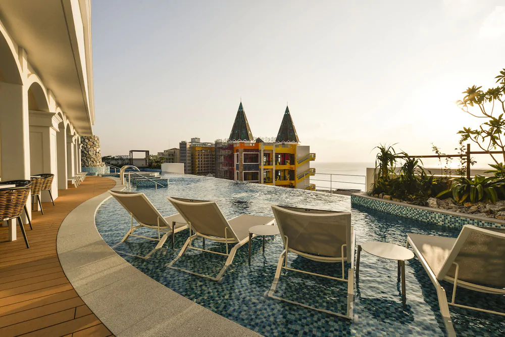 Lequ Okinawa Chatan Spa & Resort