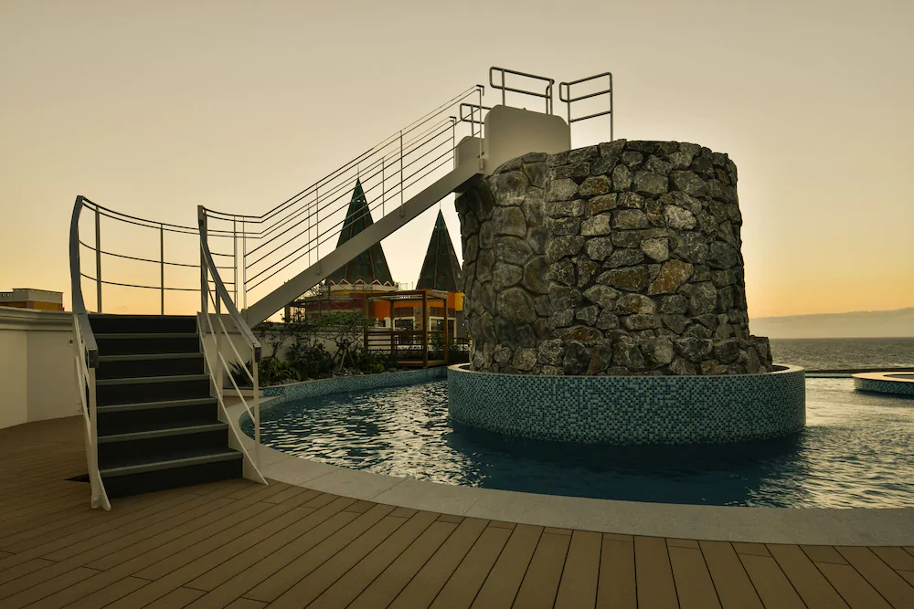 Lequ Okinawa Chatan Spa & Resort