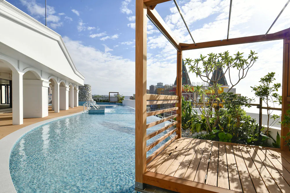 Lequ Okinawa Chatan Spa & Resort