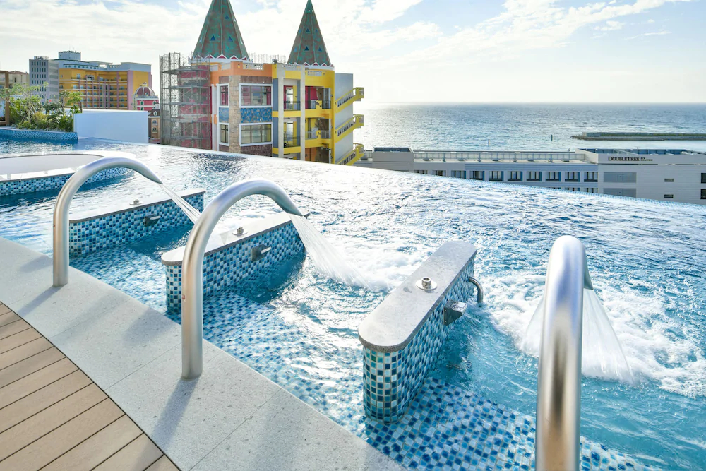 Lequ Okinawa Chatan Spa & Resort