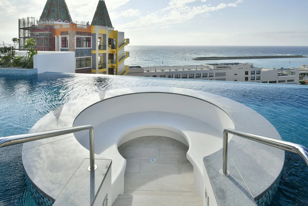 Lequ Okinawa Chatan Spa & Resort