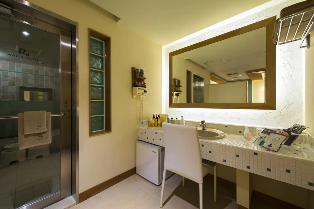 Water Hotel Ry-Adults Only