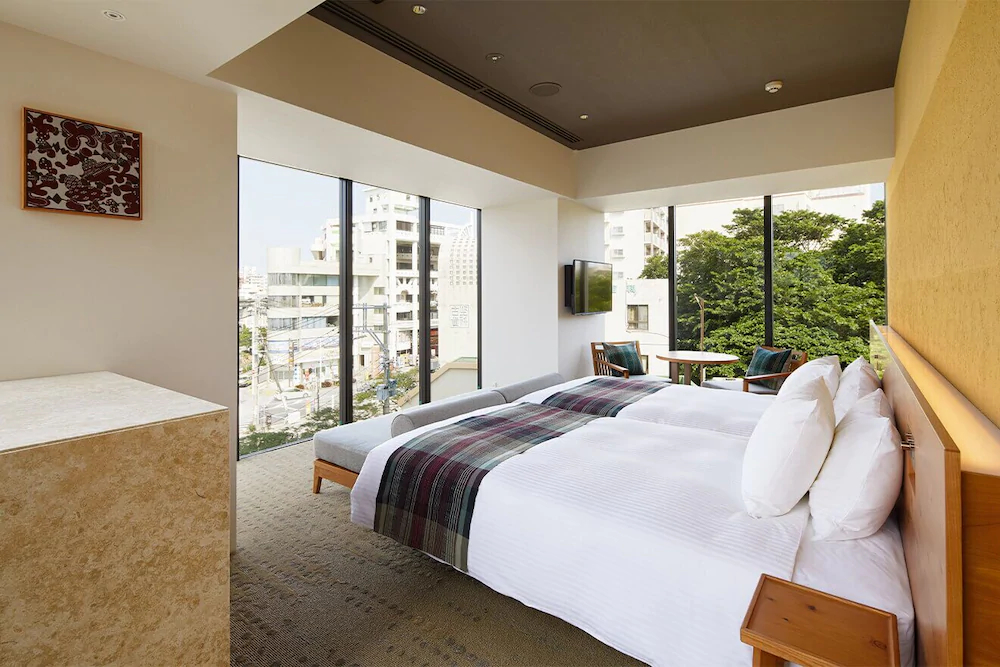 Strata Naha