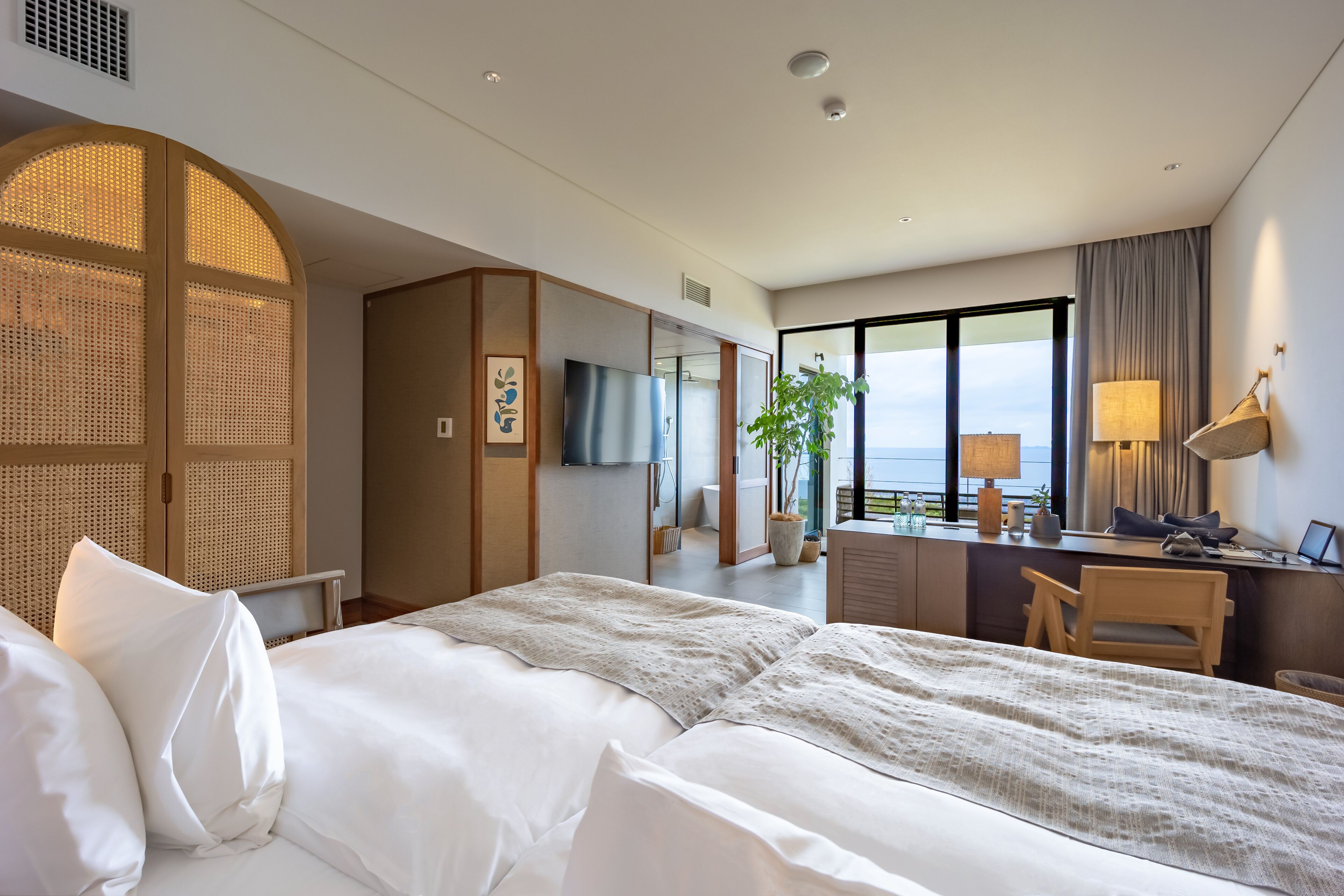 One Suite The Grand