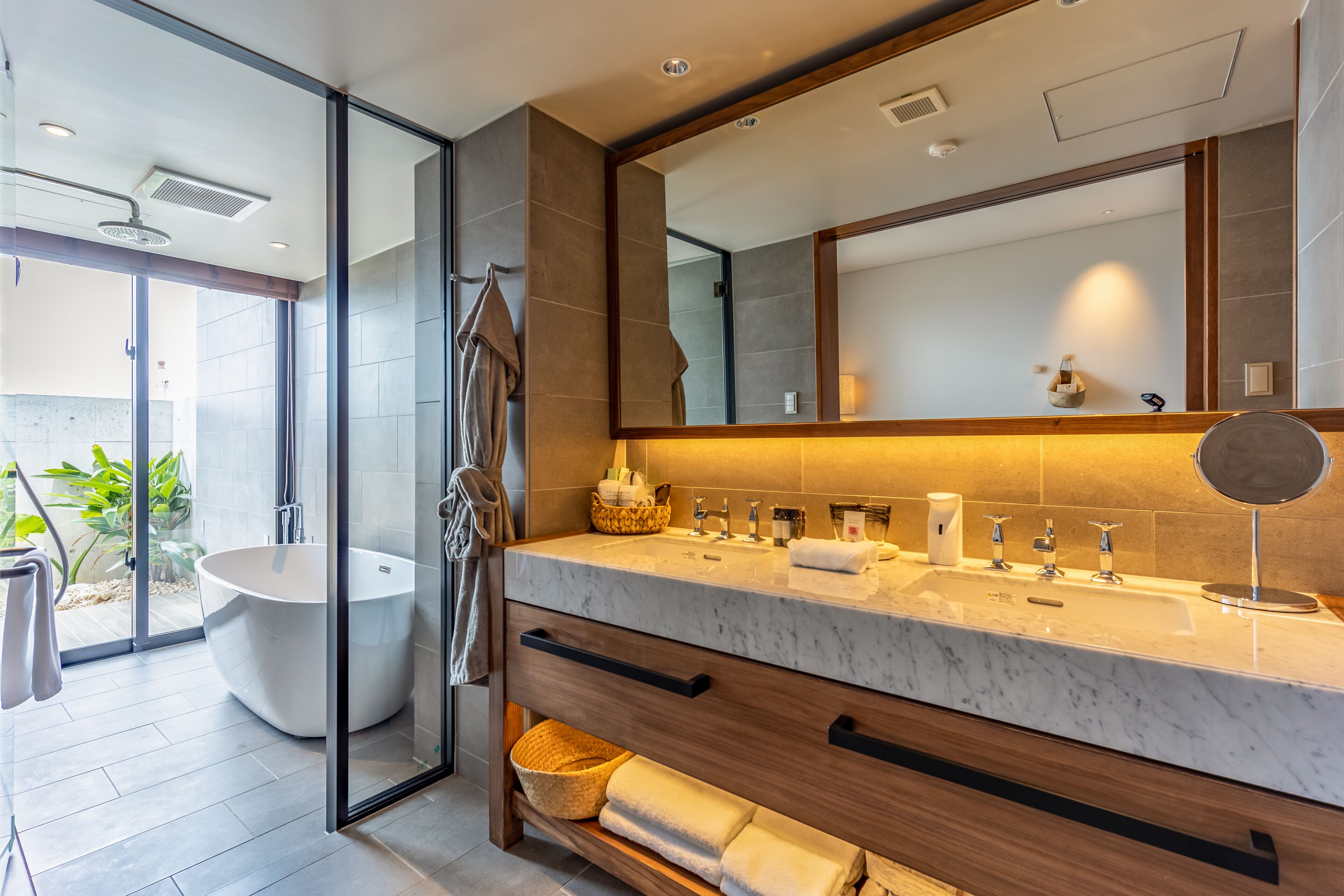 One Suite The Grand