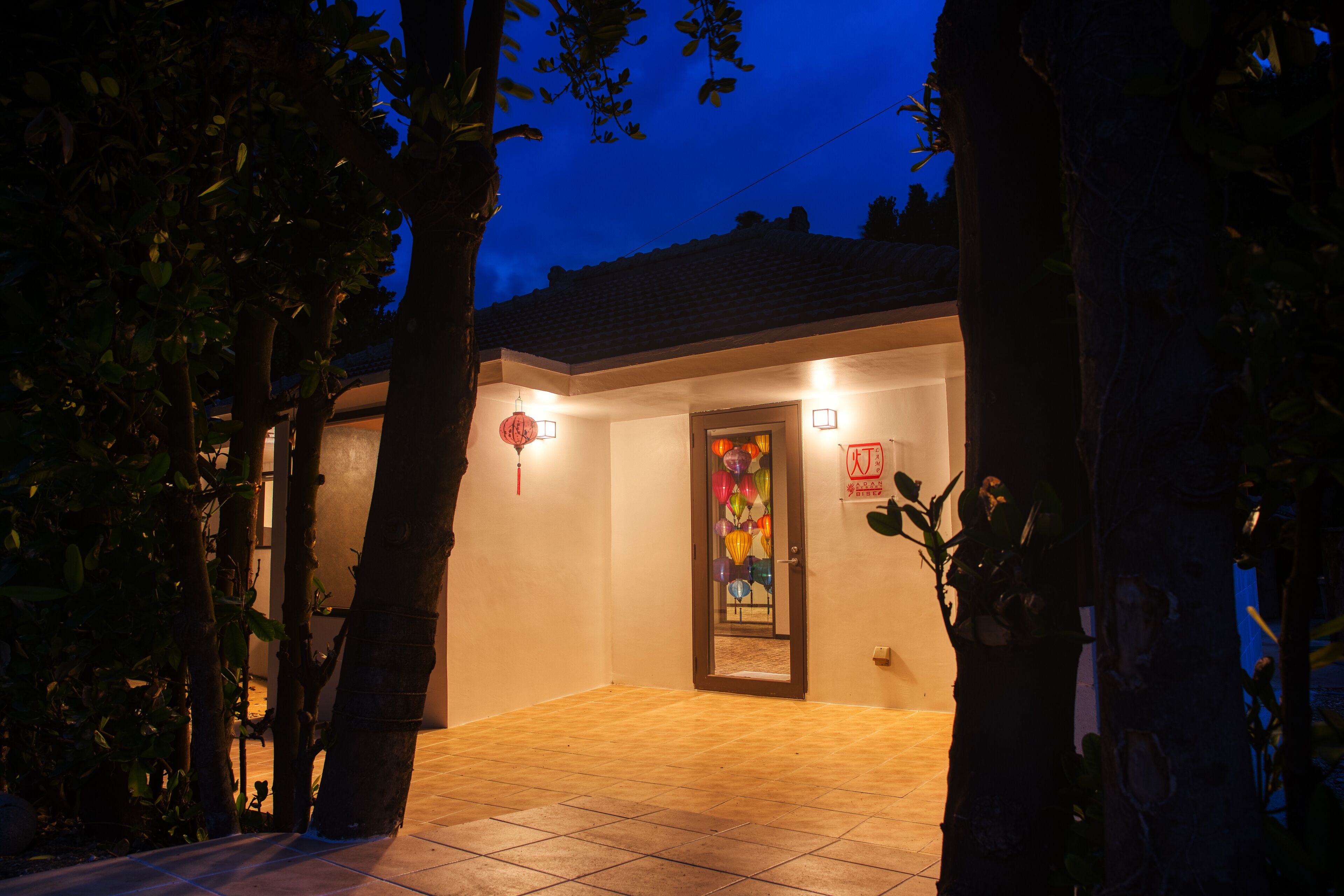 Adan Resort Lamp
