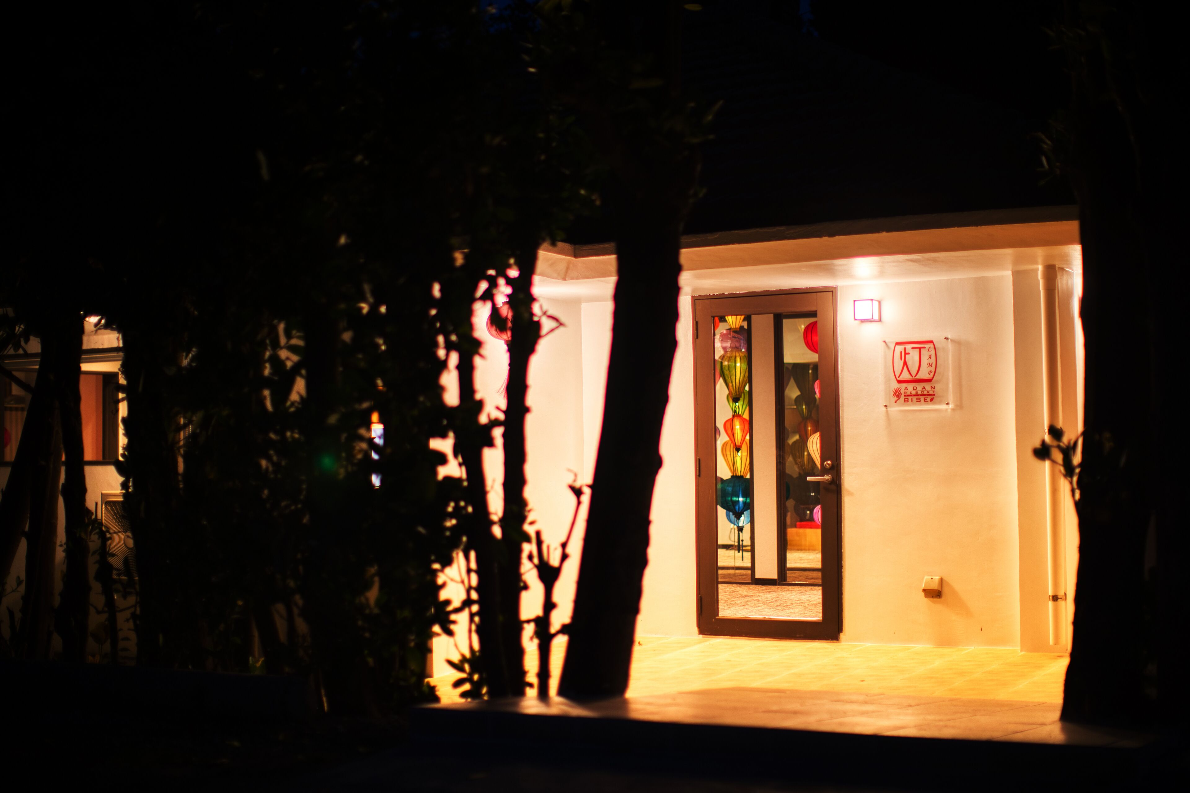 Adan Resort Lamp