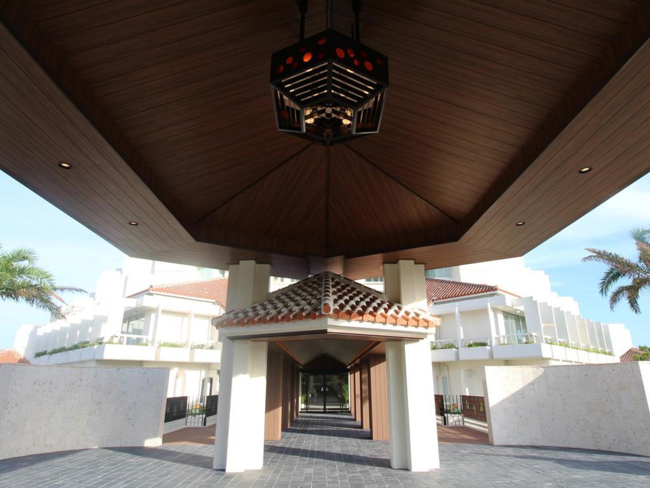 Sheraton Okinawa Sunmarina Resort