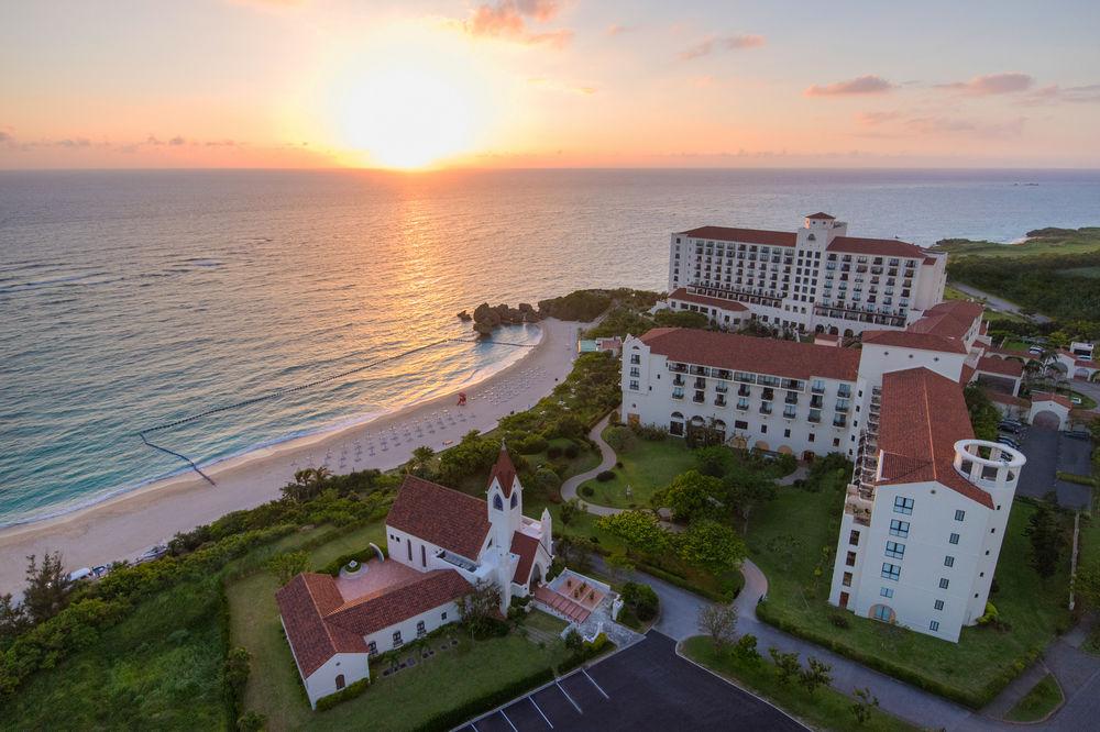 Hotel Nikko Alivila / Yomitan Resort Okinawa