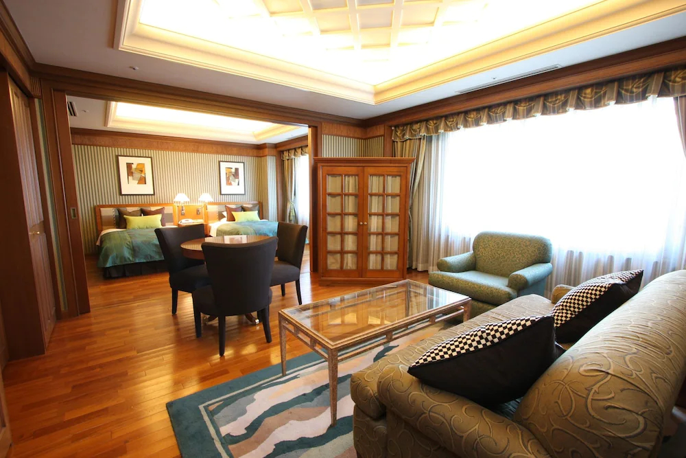 Forest Inn Showakan
