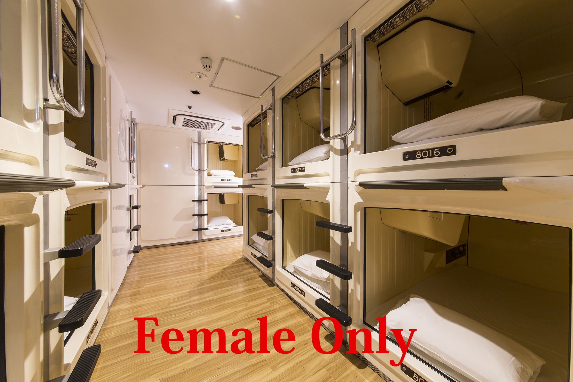 Shinjuku Kuyakushomae Capsule Hotel