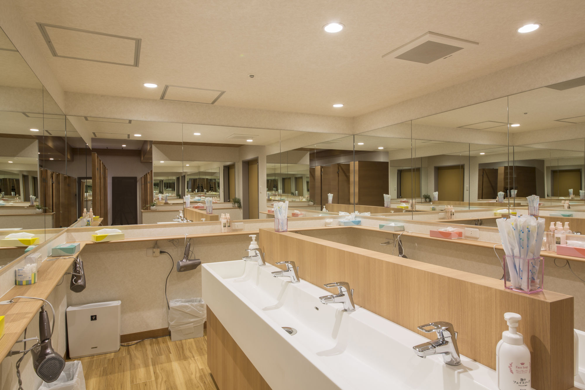 Shinjuku Kuyakushomae Capsule Hotel