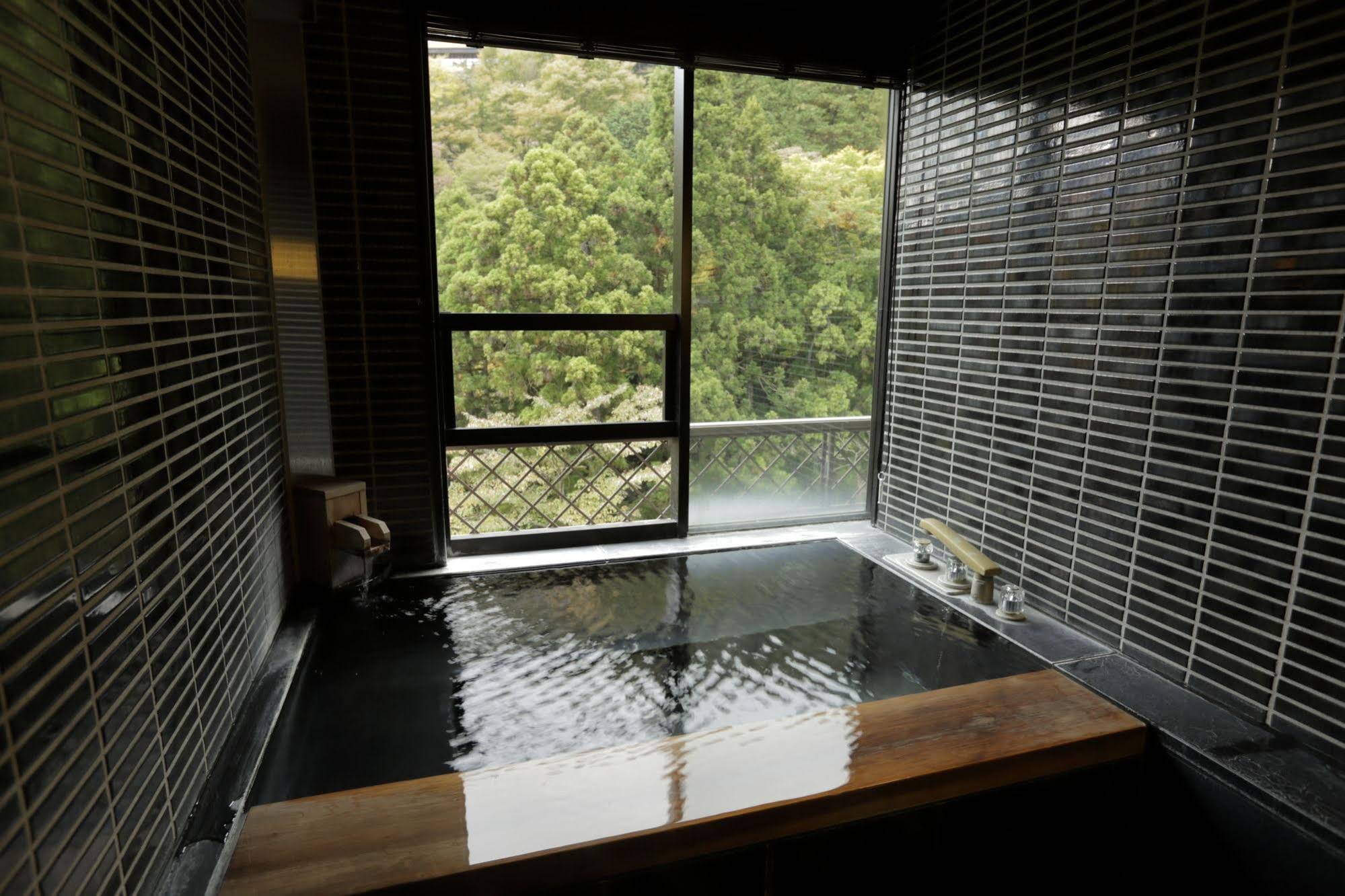 Hakone Nanase