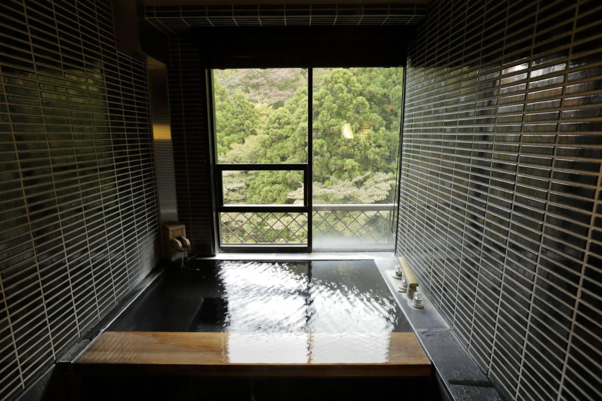 Hakone Nanase