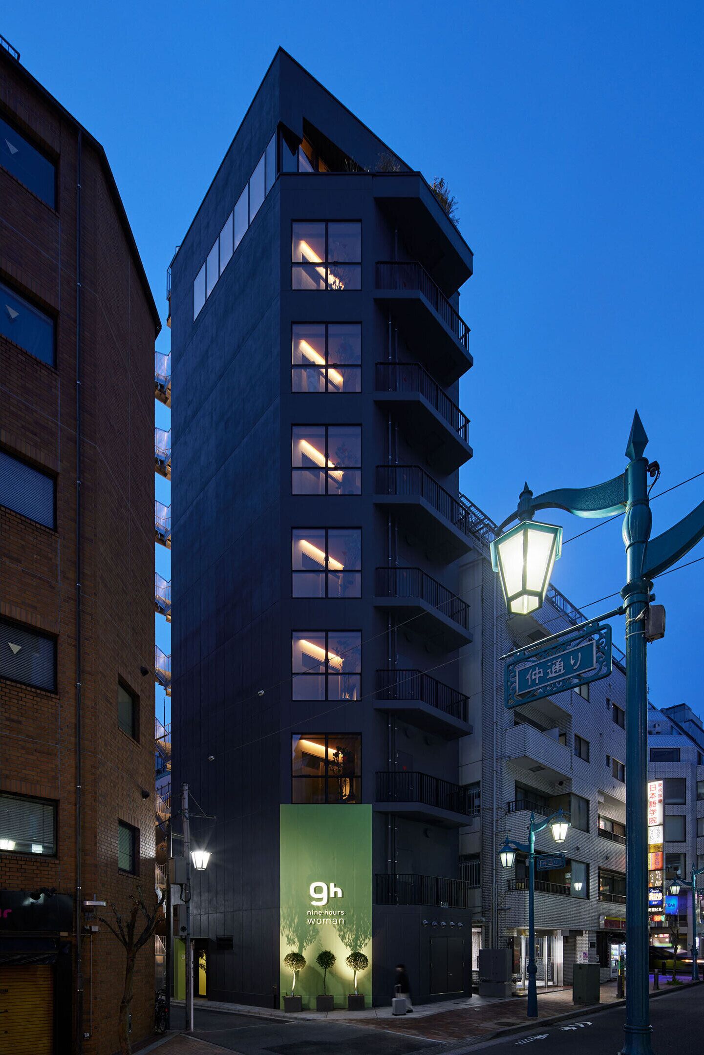 Nine Hours Woman Shinjuku