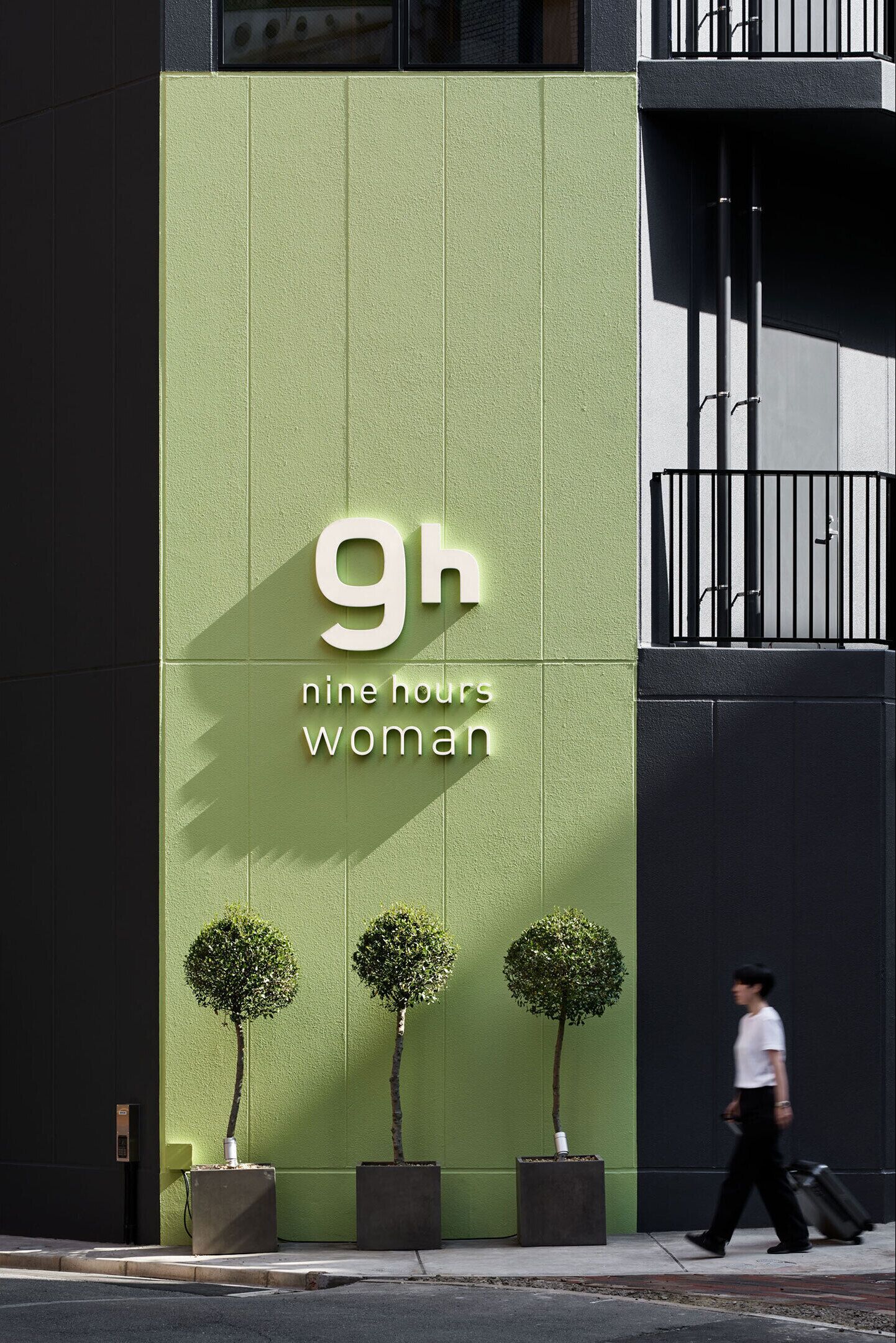 Nine Hours Woman Shinjuku
