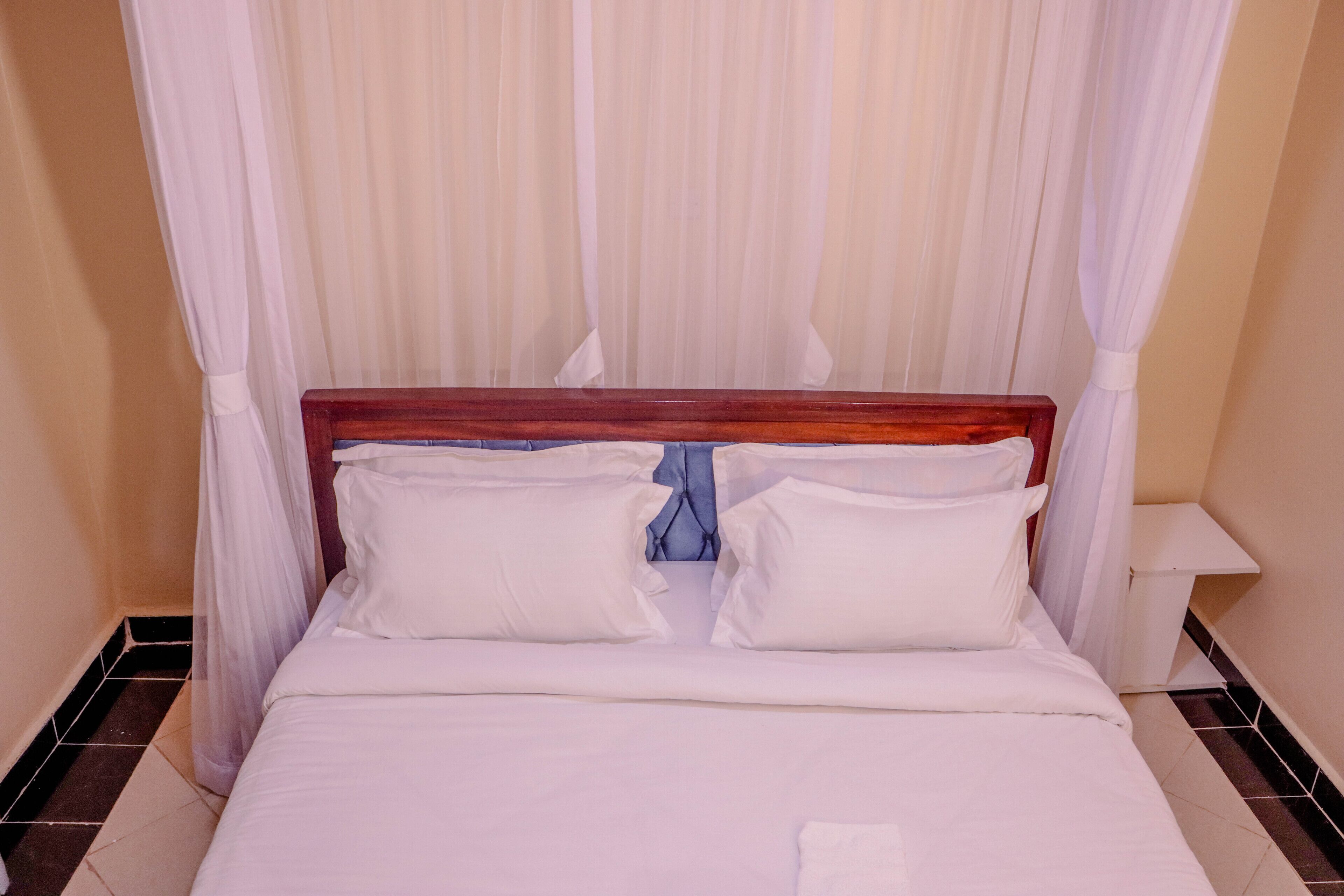 Dayo Suites and Hotel