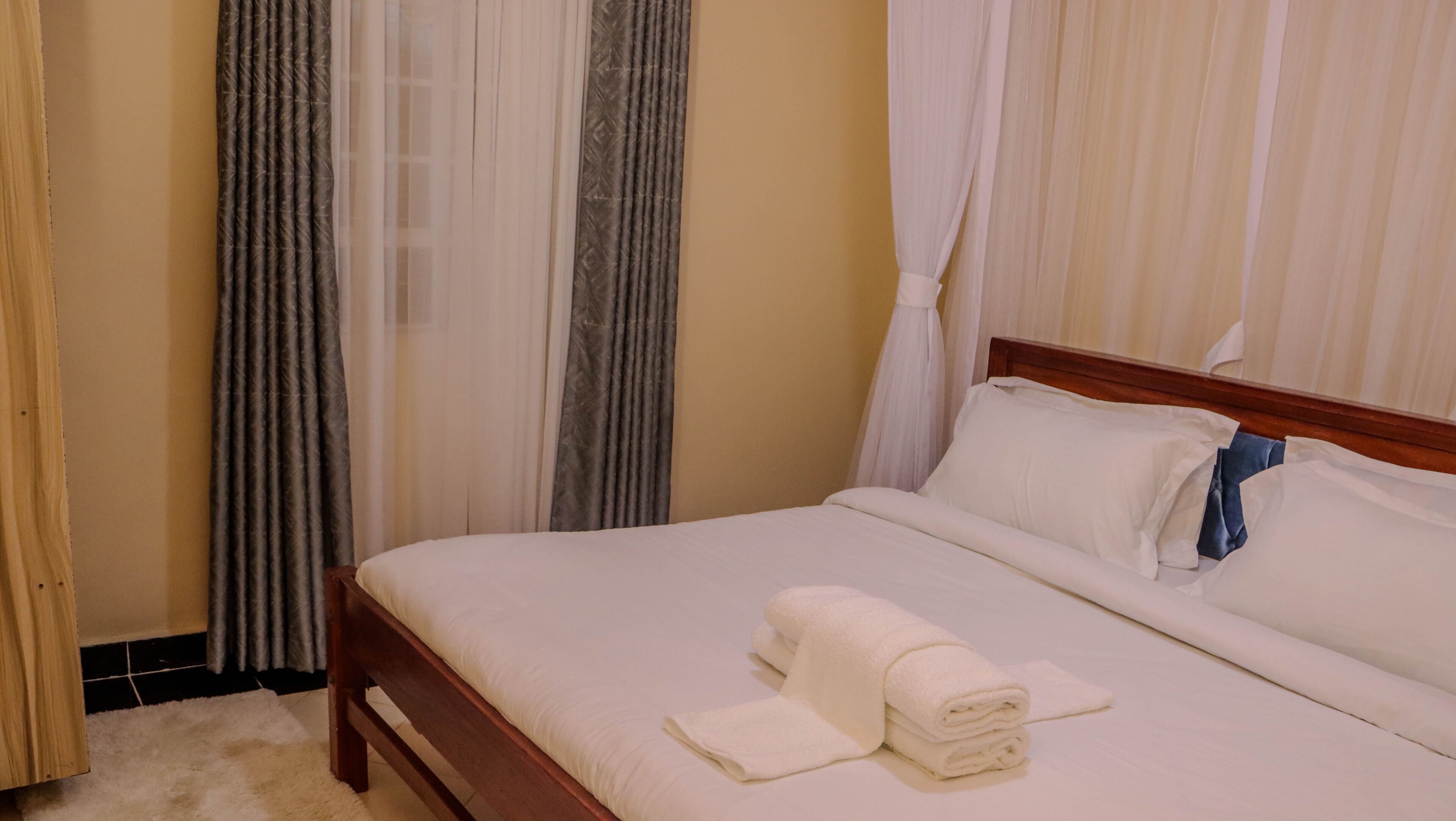 Dayo Suites and Hotel