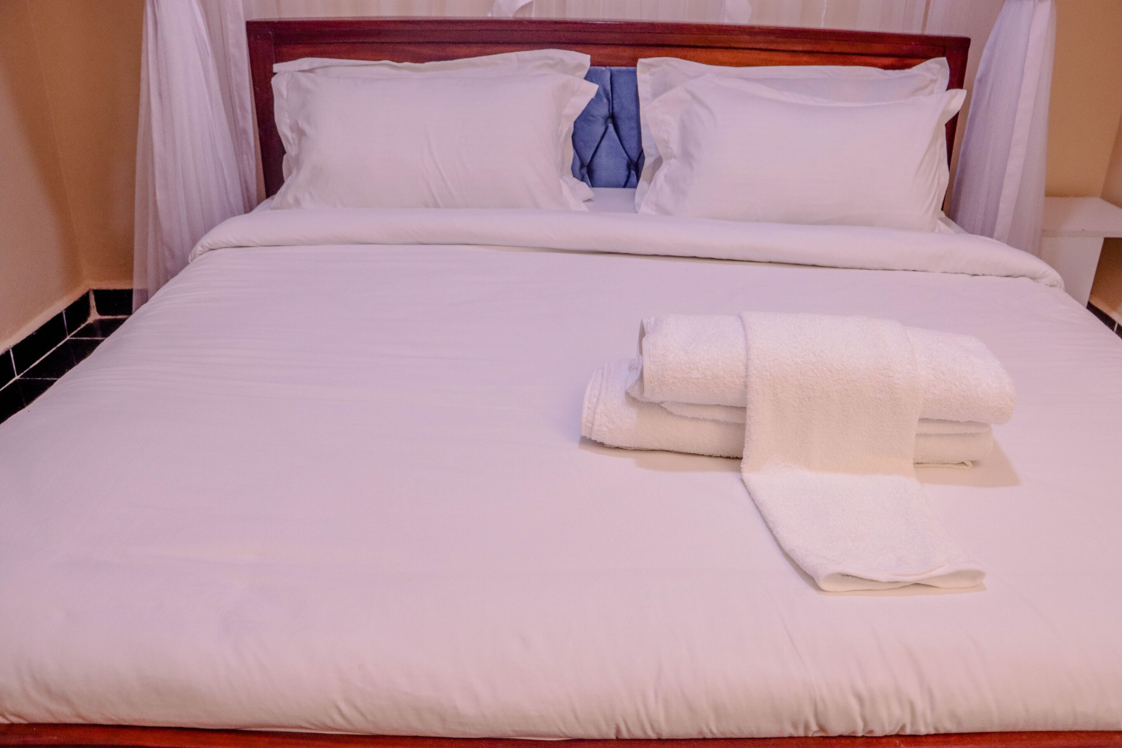 Dayo Suites and Hotel