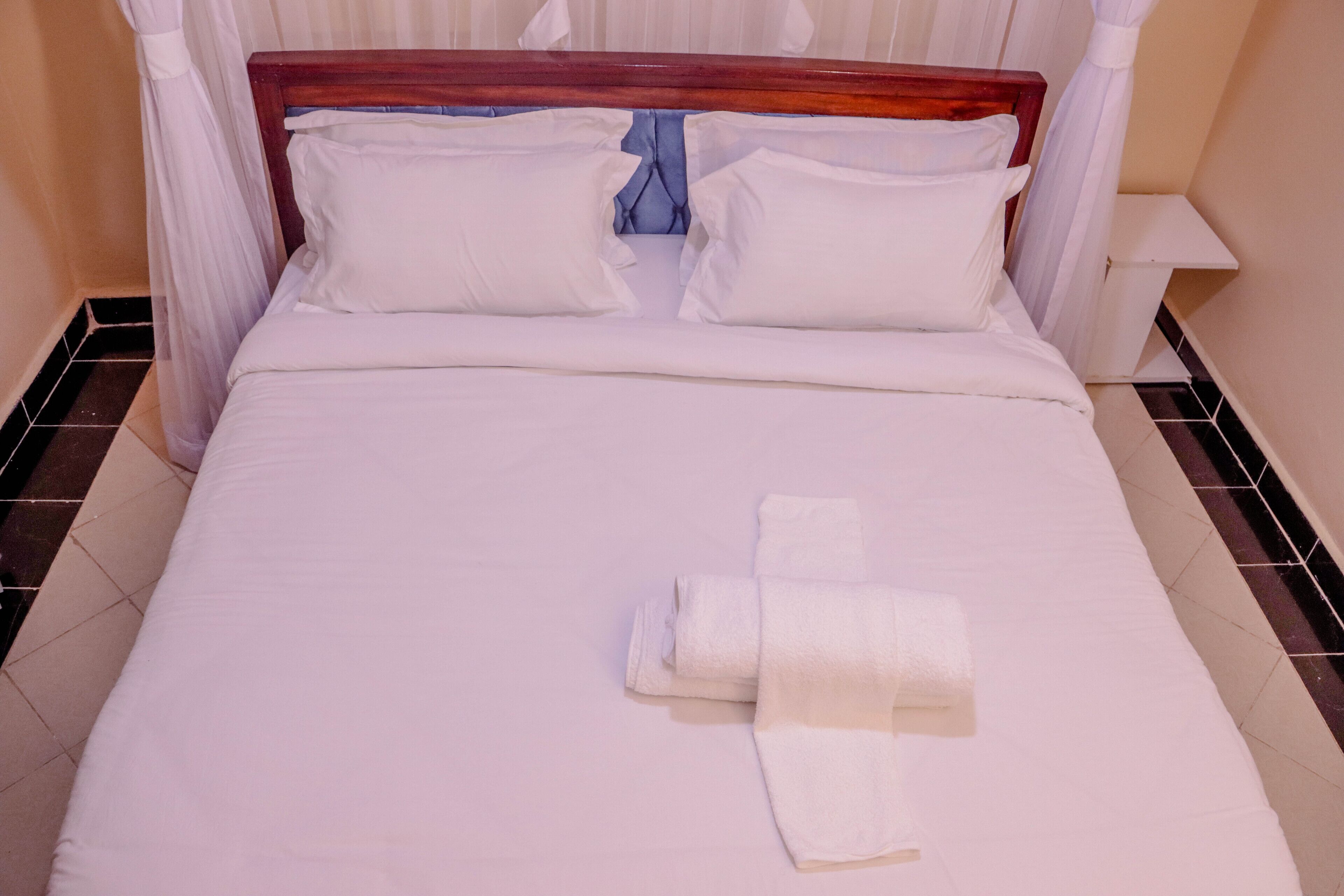 Dayo Suites and Hotel