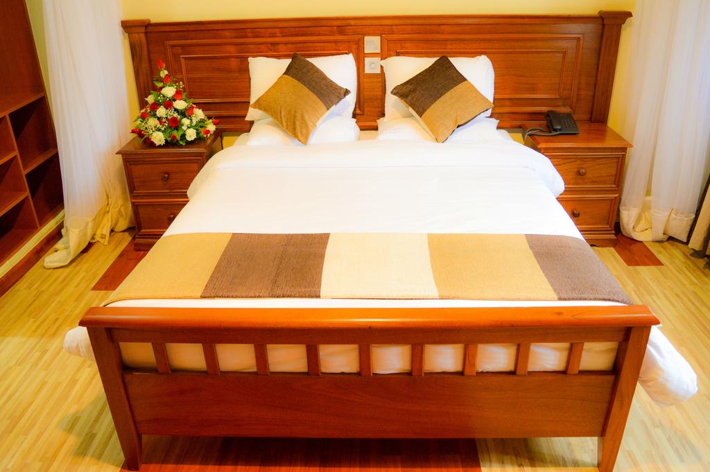 Red Ruby Hotel